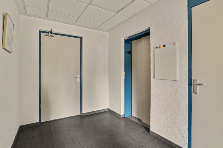 283024457
