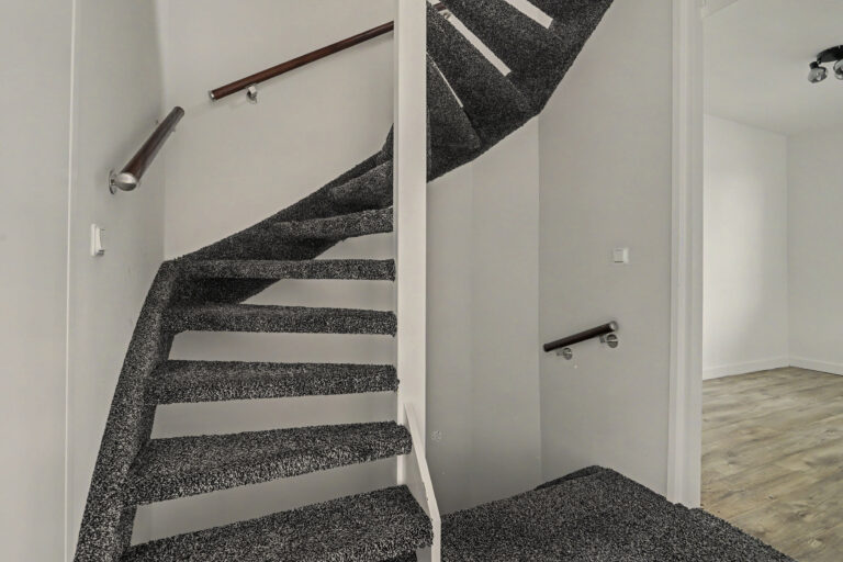 295253585